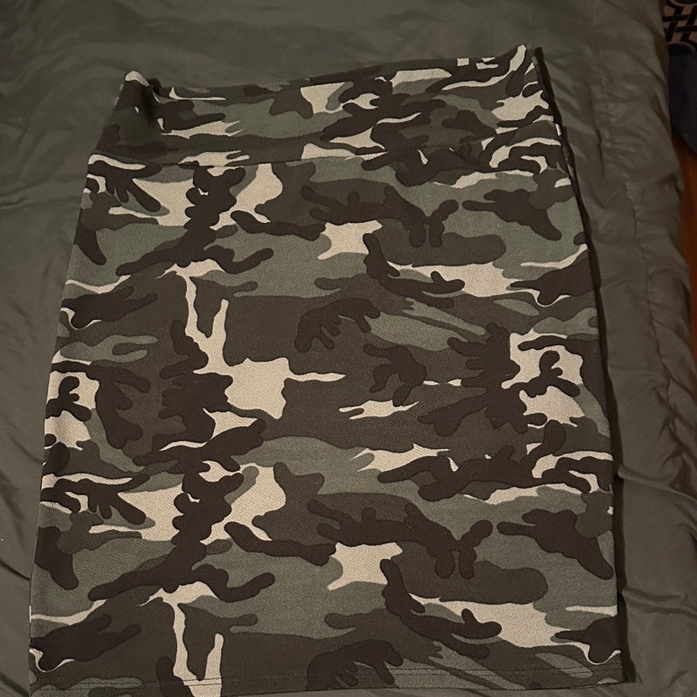 Lularoe Camouflage Women's Pencil Skirt - Picture 3 of 3